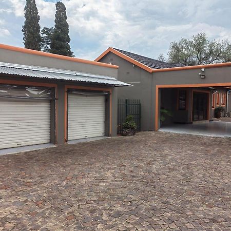 Sibahlenomhlambi Guesthouse Springs  Dış mekan fotoğraf