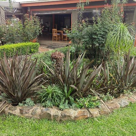 Sibahlenomhlambi Guesthouse Springs  Dış mekan fotoğraf