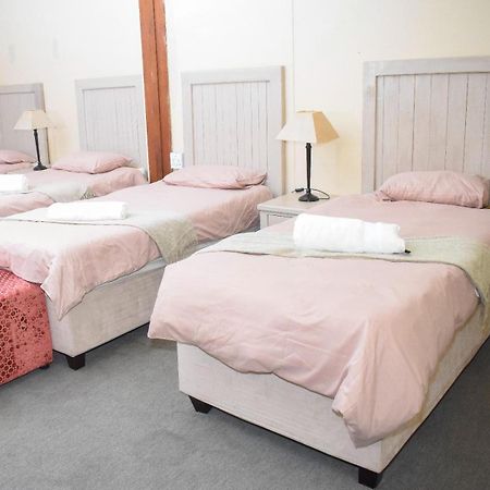 Sibahlenomhlambi Guesthouse Springs  Dış mekan fotoğraf